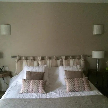 Des Chenes Bed & Breakfast