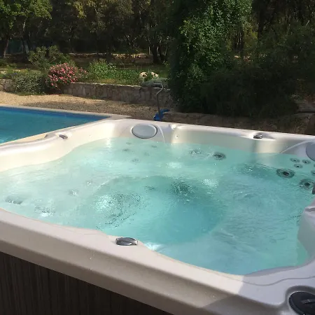 Des Chenes 3* Vacquières